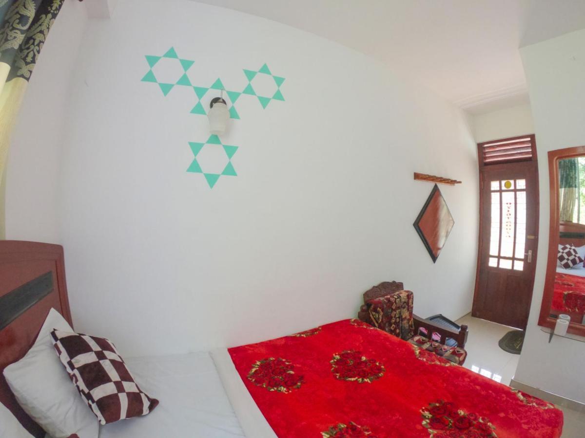 Siumi Rest Hotel Nallathanniya Exterior photo